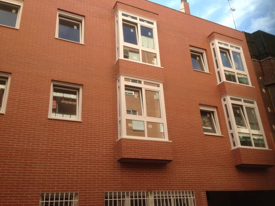 Carpintería en PVC para promoción de viviendas en barrio de Tetuán, Madrid